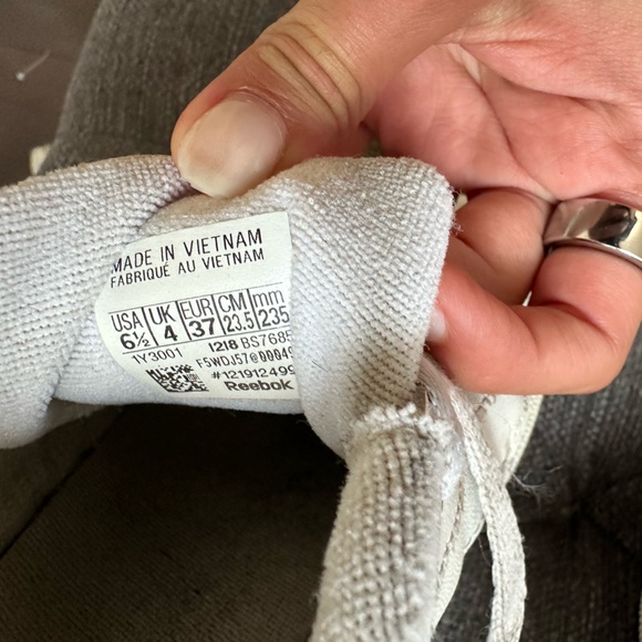 REEBOK WOMEN'S CLASSIC CLUB C 85 SNEAKERS IN WHITE (US 6.5) - Picture 5 of 5